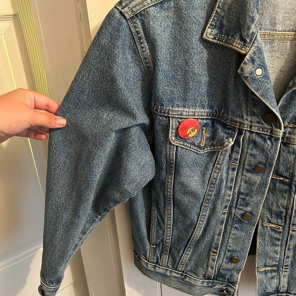 Vintage Guess Light wash Denim button up Jean Jacket - Picture 2 of 8